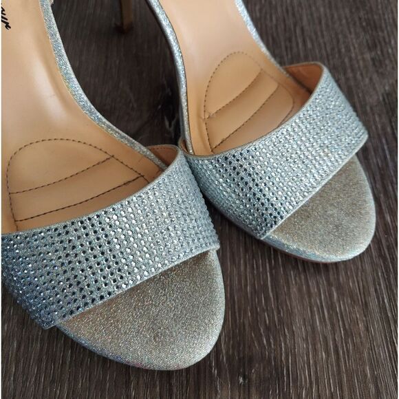 Badgley Mischka Silver Heels with Open Toe and Slim Ankle Strap - Picture 7 of 8